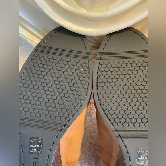 ARIAT - Picture 11 of 16